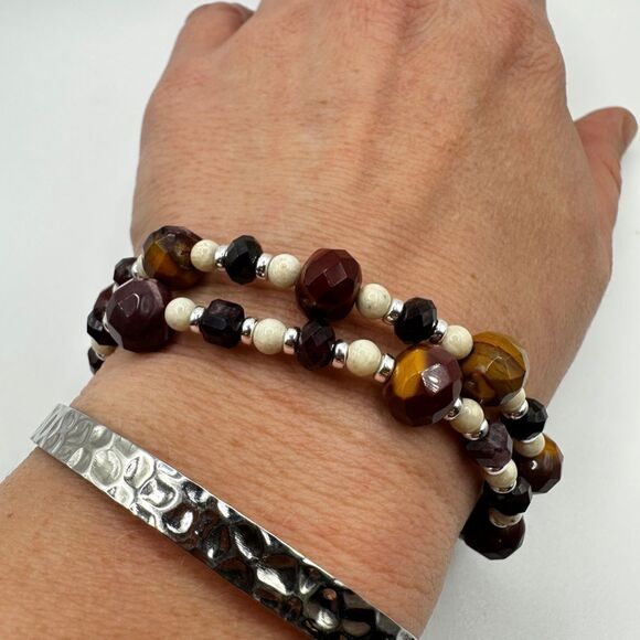 Stunning double stranded faceted garnet, mookaite, and agate bracelet! - Picture 15 of 15